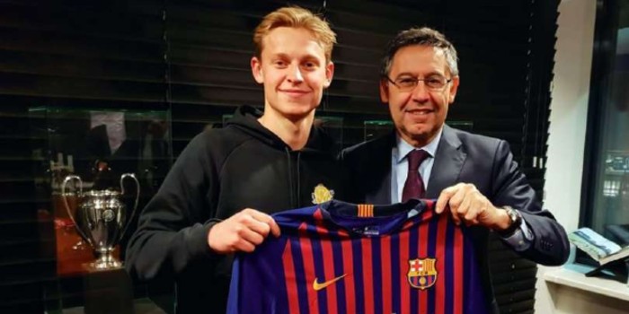 صورة رسميا برشلونة يقدم لاعبه الجديد