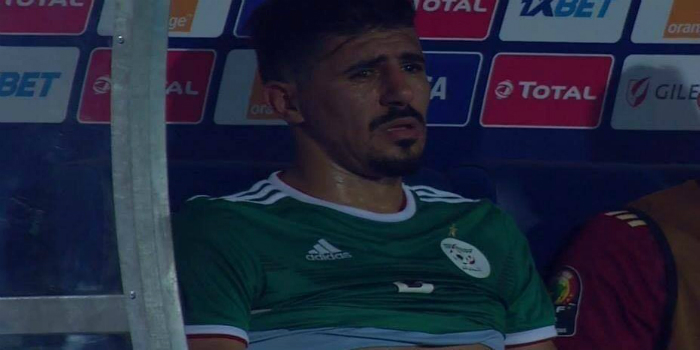 صورة مهاجم الجزائر يحكي بتأثر عن أسباب بكائه بعد التأهل