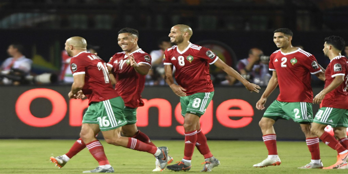 صورة درار يساند المنتخب الجزائري أمام تانزانيا