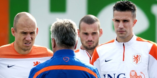 صورة رسمياً.. نجم الكرة الهولندية يعلن اعتزاله كرة القدم