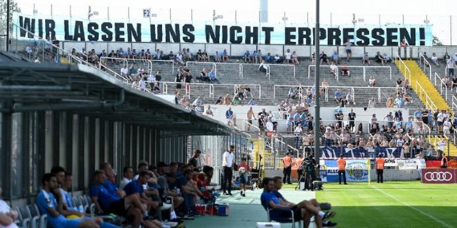صورة فضيحة عنصرية جديدة تهز نادي كيمنتس الألماني لكرة القدم