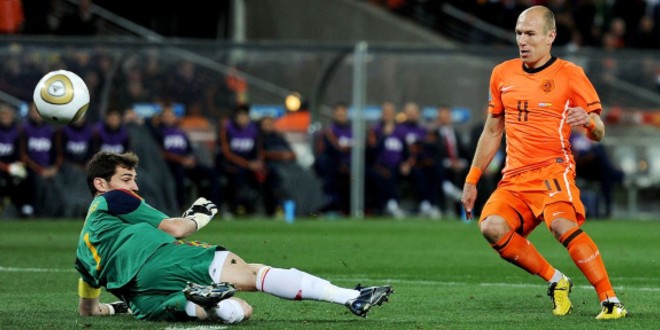 صورة ريان بابل: “روبن وشنايدر سبب خسارة هولندا لقب مونديال 2010”