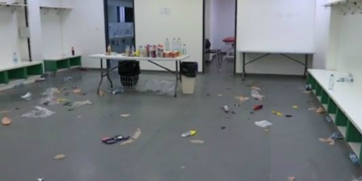 صورة بعد لقاء سلافيا براغ.. برشلونة يترك غرفة تغيير ملابسه في فوضى عارمة- صور