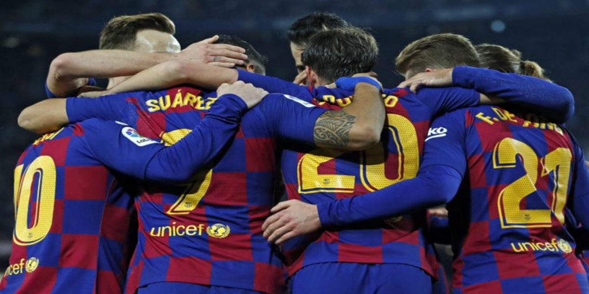 صورة إدارة برشلونة تصدم نجوم الفريق