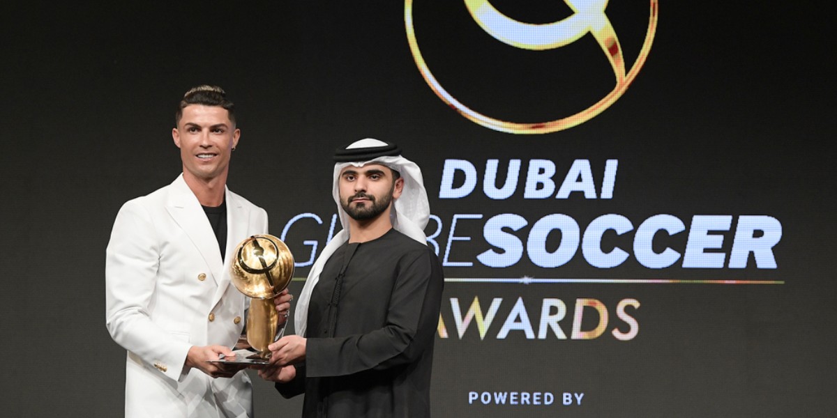 صورة رونالدو يفوز بجائزة “غلوب سوكر” لأفضل لاعب في العالم