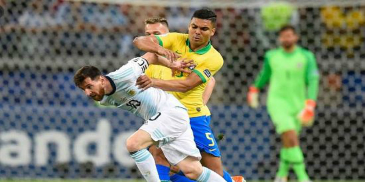 صورة لاعب برازيلي: “كنا نتفق على أن يركله كل واحد منا بالتنواب”