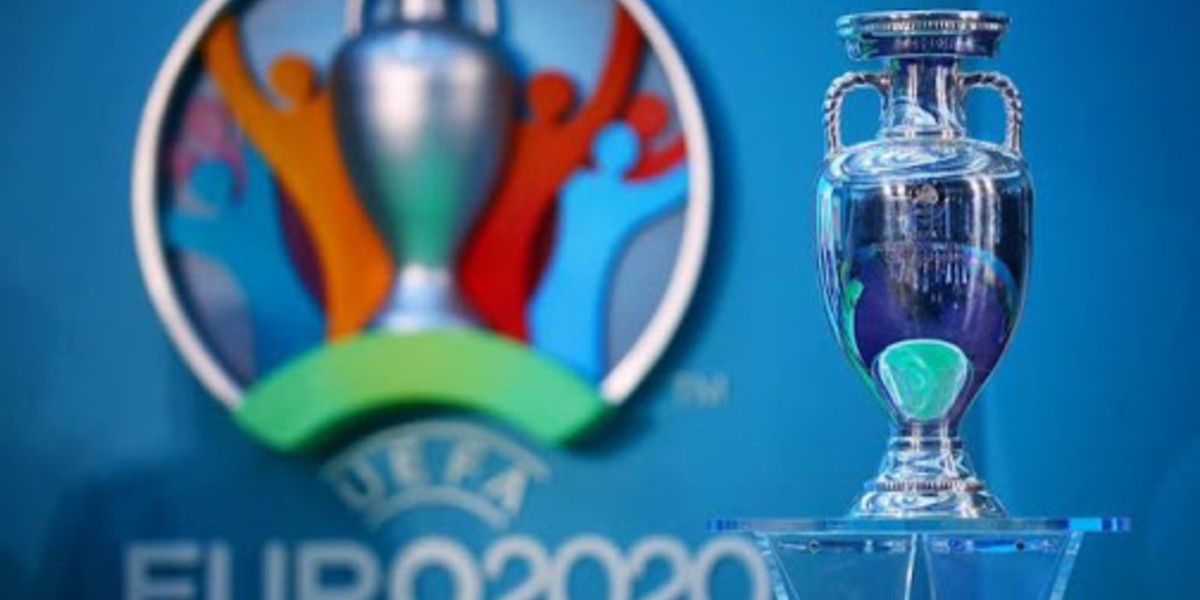 صورة “يويفا” يعرض الكرة الجديدة للمباراة النهائية لـ”يورو 2020″