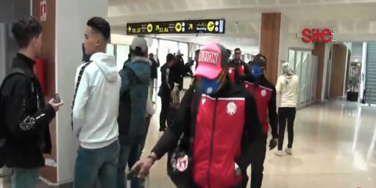 صورة لاعبو الوداد يخضعون للكشف الطبي فور وصولهم لمطار قرطاج -فيديو