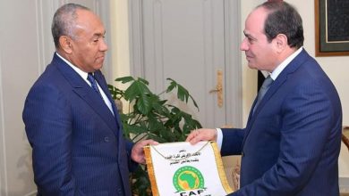 صورة الرئيس المصري يصادق على اتفاقية مقر “الكاف”