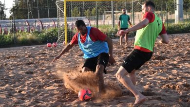 صورة المنتخب الوطني لكرة القدم الشاطئية يواجه نظيره الإماراتي وديا