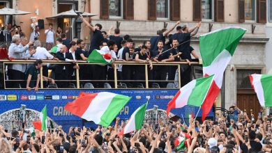 صورة رغم كورونا.. حشود غفيرة في شوارع روما تحتفي بأبطال أوروبا- فيديو