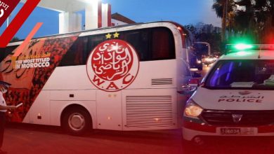 صورة تعزيزات أمنية “مهمة” ترافق حافلة الوداد الرياضي في المحمدية -فيديو
