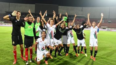 صورة فوزي لقجع يهنئ سيدات الجيش الملكي على إحراز المركز الثالث في دوري أبطال إفريقيا