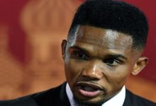 صورة بعد إقالته.. مدرب الكاميرون يهاجم إيتو