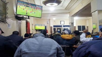 صورة قبل مباراة المغرب وجنوب إفريقيا.. زبائن المقاهي غاضبون من الزيادة في الأسعار