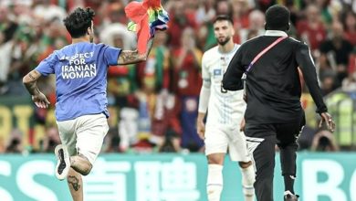 صورة كشف هوية ومصير المشجع الذي اقتحم مباراة البرتغال بعلم “المثليين” في قطر
