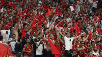صورة مشجع مغربي يلجأ لطريقة ذكية للحصول على تذاكر مباراة المغرب وإسبانيا -فيديو