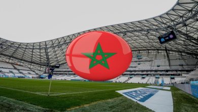صورة بتيفو يحمل علم المغرب.. جماهير مارسيليا الفرنسي تتضامن مع ضحايا الزلزال -فيديو