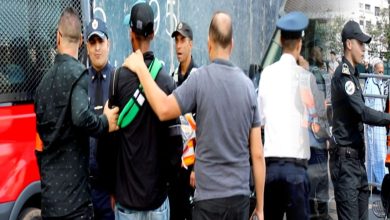 صورة السلطات الأمنية توقف مشجعين قبل انطلاق مباراة الرجاء والجيش الملكي- فيديو