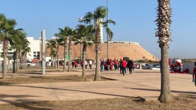 صورة توافد الجماهير على ملعب “أدرار” لحضور مباراة المغرب وليبيريا- صور