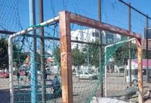 صورة ساكنة سيدي مومن تطالب بإصلاح ملعب للقرب -فيديو
