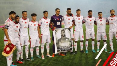 صورة لاعبو الوداد يبرزون حدادهم على وفاة زميلهم أسامة فلوح- فيديو