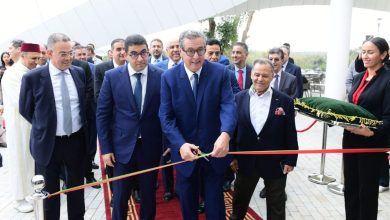 صورة عارضا لزواره ذكريات وانتصارات تاريخية.. افتتاح متحف كرة القدم المغربي- فيديو