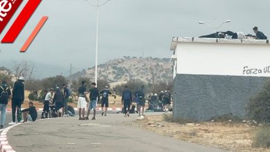 صورة جماهير الرجاء بالمئات في محيط ملعب أكادير وتنتظر موعد انطلاق المباراة أمام مولودية وجدة- فيديو