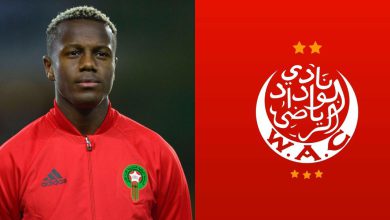 صورة بعد حكيم زياش.. تفاصيل اهتمام الوداد بنجم المنتخب المغربي السابق حمزة منديل وإمكانية ضمه