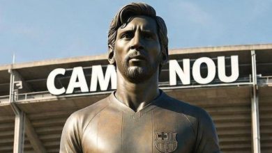 صورة تمثال لليونيل ميسي في ملعب “سبوتيفاي كامب نو”