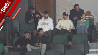صورة الأسطورة زيدان يتابع نجله لوكا في مباراة الجزائر والسودان -فيديو