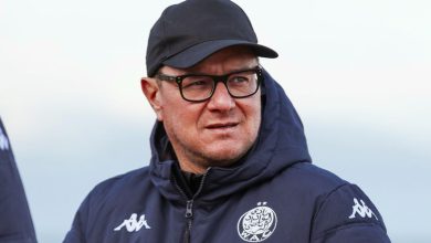 صورة بنهاشم يبرر مستوى الوداد ويتغنى بالفوز المحقق على نيروبي يونايتد