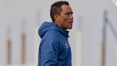 صورة فادلو يعاتب لاعبيه ويبدي لهم استياءه الشديد من مردودهم أمام يعقوب المنصور