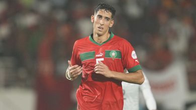 صورة بسبب لائحة كأس العالم النهائية.. محمد وهبي يلتقي بنايف أكرد بمارسيليا