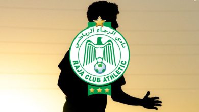 صورة لاعب يخطف الأنظار مع ناشئي الرجاء ويتم تصعيده إلى الفريق