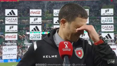 صورة بالفيديو: جمال السلامي يبكي بعد تأكد غياب يزن النعيمات عن كأس العالم