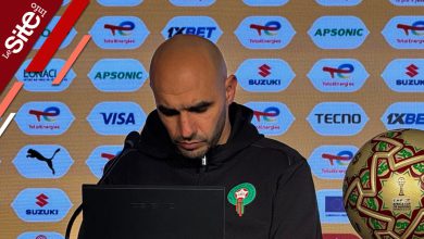 صورة الركراكي يتجنب الرد على إمكانية استقالته ويكتفي: “اللعابة تقاتلو وأنا لي كنتحمل المسؤولية” -فيديو