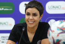 صورة فوزي لقجع يكافئ لمياء بومهدي