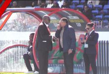 صورة أحد أفراد عزام يثير الجدل بإدخاله لمنشفة ومرباح يحتج بقوة لدى مسؤولي “الكاف”- فيديو