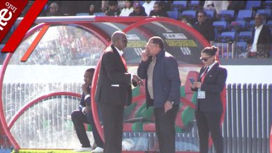 صورة أحد أفراد عزام يثير الجدل بإدخاله لمنشفة ومرباح يحتج بقوة لدى مسؤولي “الكاف”- فيديو