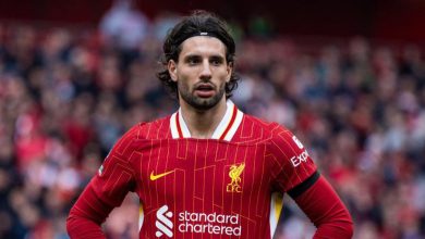 صورة سوبوسلاي ينفعل في وجه جماهير ليفربول بعد الخسارة الكبيرة أمام مانشستر سيتي