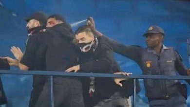 صورة جمهور الجيش الملكي يعلن تعرضه للاعتداء من قبل الأمن الجنوب إفريقي ويؤكد وجود حالات إغماء
