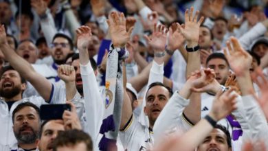 صورة جمهور ريال مدريد يعاقب لاعبيه بعد الكلاسيكو- فيديو