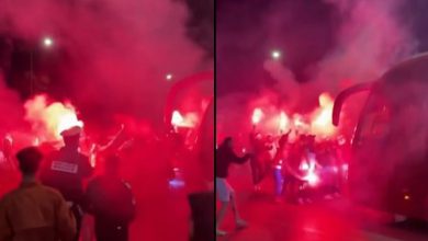 صورة مشجعون للوداد يعترضون حافلة الفريق للاحتفال بالفوز في الديربي- فيديو
