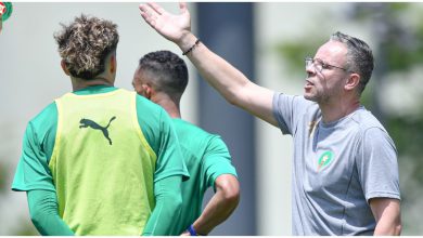 صورة مدرب الأرجنتين يفاجئ مدرب المنتخب المغربي محمد وهبي