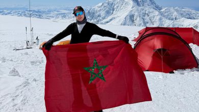 صورة هند زمامة تكتب التاريخ من جديد.. أول مغربية وإفريقية تعانق قمة دينالي وتواصل رحلة تحدي أعلى قمم العالم