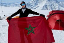 صورة هند زمامة تكتب التاريخ من جديد.. أول مغربية وإفريقية تعانق قمة دينالي وتواصل رحلة تحدي أعلى قمم العالم