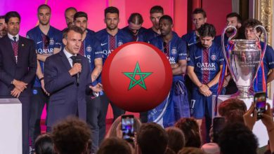 صورة ماكرون يستحضر المغرب عند استقباله للاعبي باريس سان جيرمان