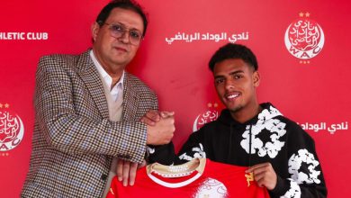 صورة لاعب أجنبي يطالب بمستحقاته المالية ويرفض الالتحاق بتداريب الوداد