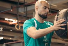 صورة أمرابط وقميص الأسود.. هل هو حنين للماضي أم بداية الندم على الحاضر؟